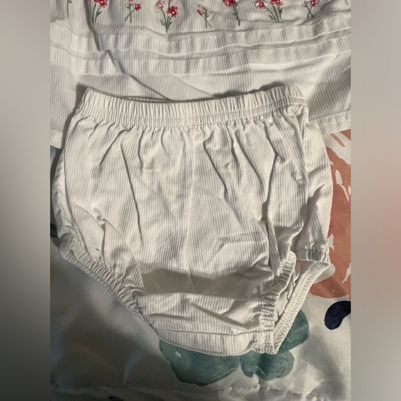 Carter’s dress with diaper cover, bloomers, size 3 months, white, pink flowers - Picture 4 of 5